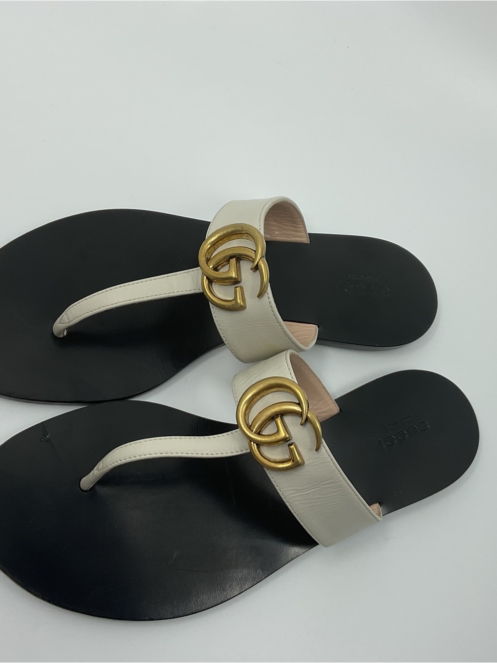 Gucci Cream Leather Thong Sandals with Gold Double G - Picture 3 of 15